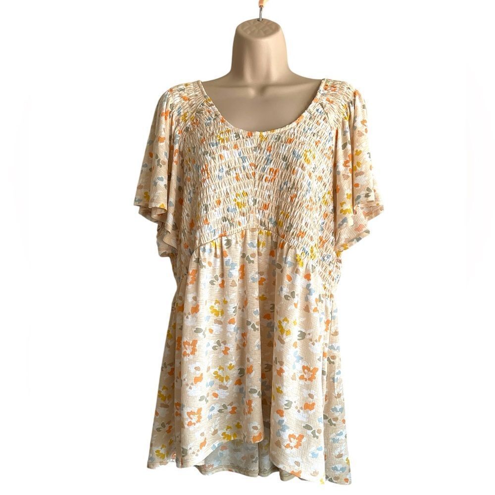 Cato flowy blouse 14-18W Warm floral pattern, butterfly sleeves.